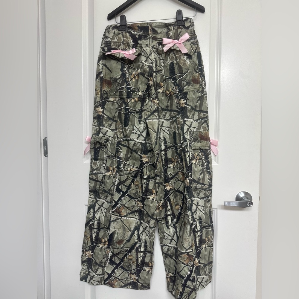 Romwe Camo Cargo Bow Pants Sz S US4 | Send Offer | Pink Ribbon Detail - Picture 3 of 4